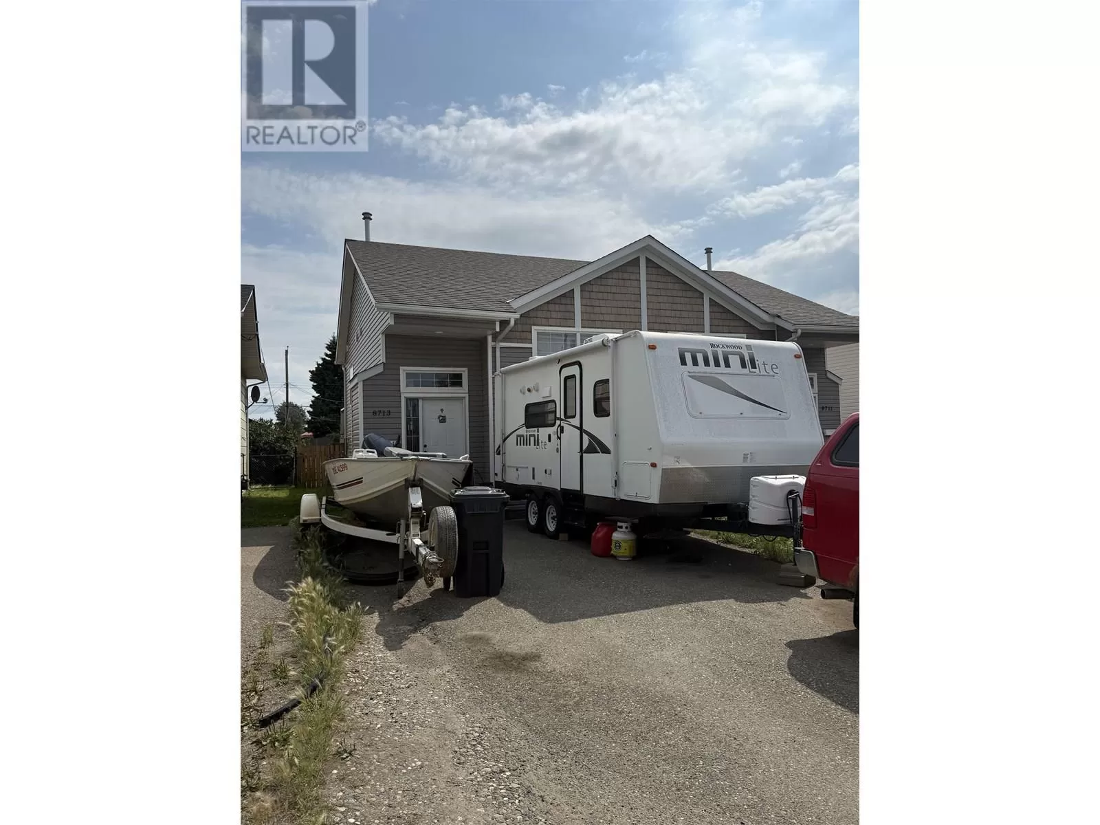 Duplex for rent: 8713 78a Street, Fort St. John, British Columbia V1J 3B3