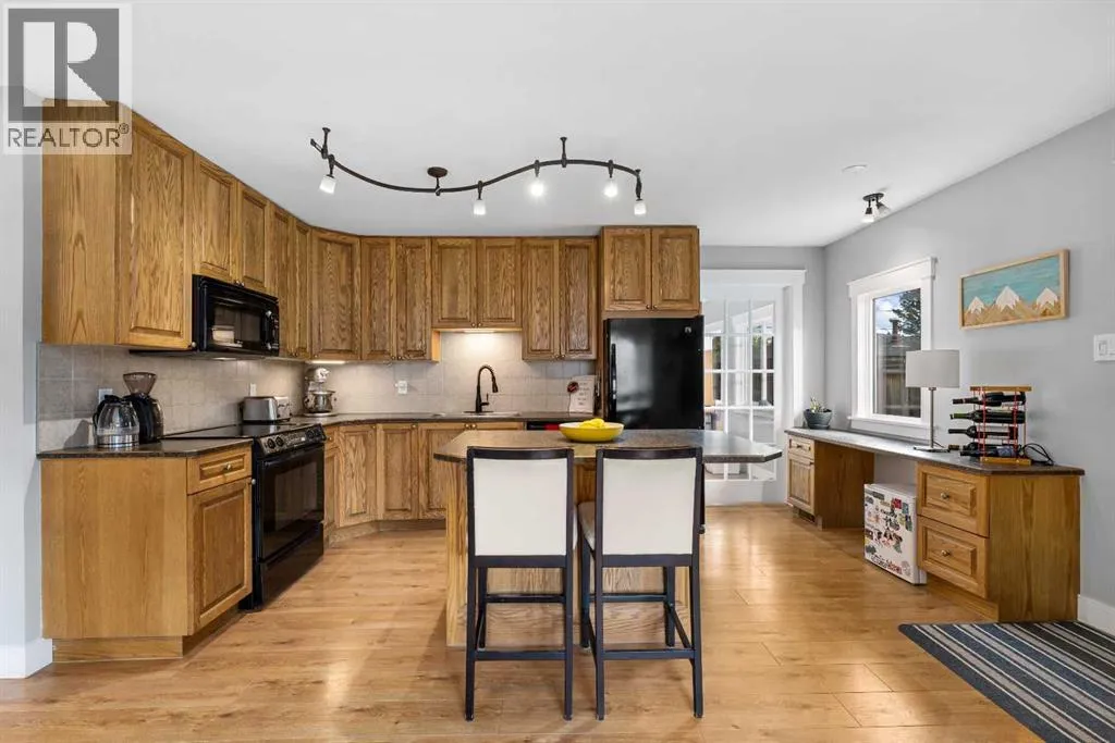 House for rent: 8736 34 Avenue Nw, Calgary, Alberta T3B 1R7