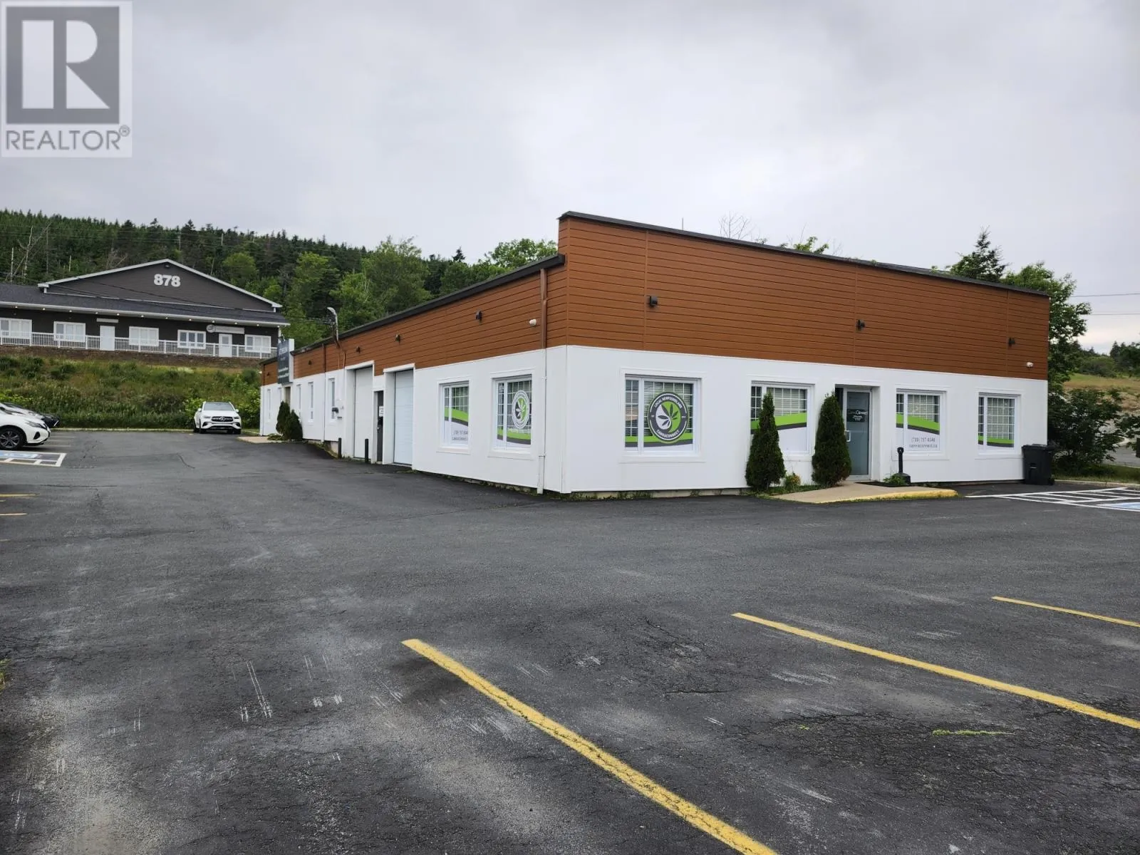 Commercial Mix for rent: 874 Topsail Road, Mount Pearl, Newfoundland & Labrador A1N 3J9