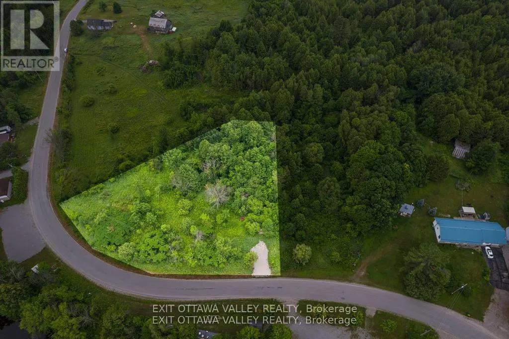 877 Lacroix Bay Road, Whitewater Region, Ontario K0J 2L0