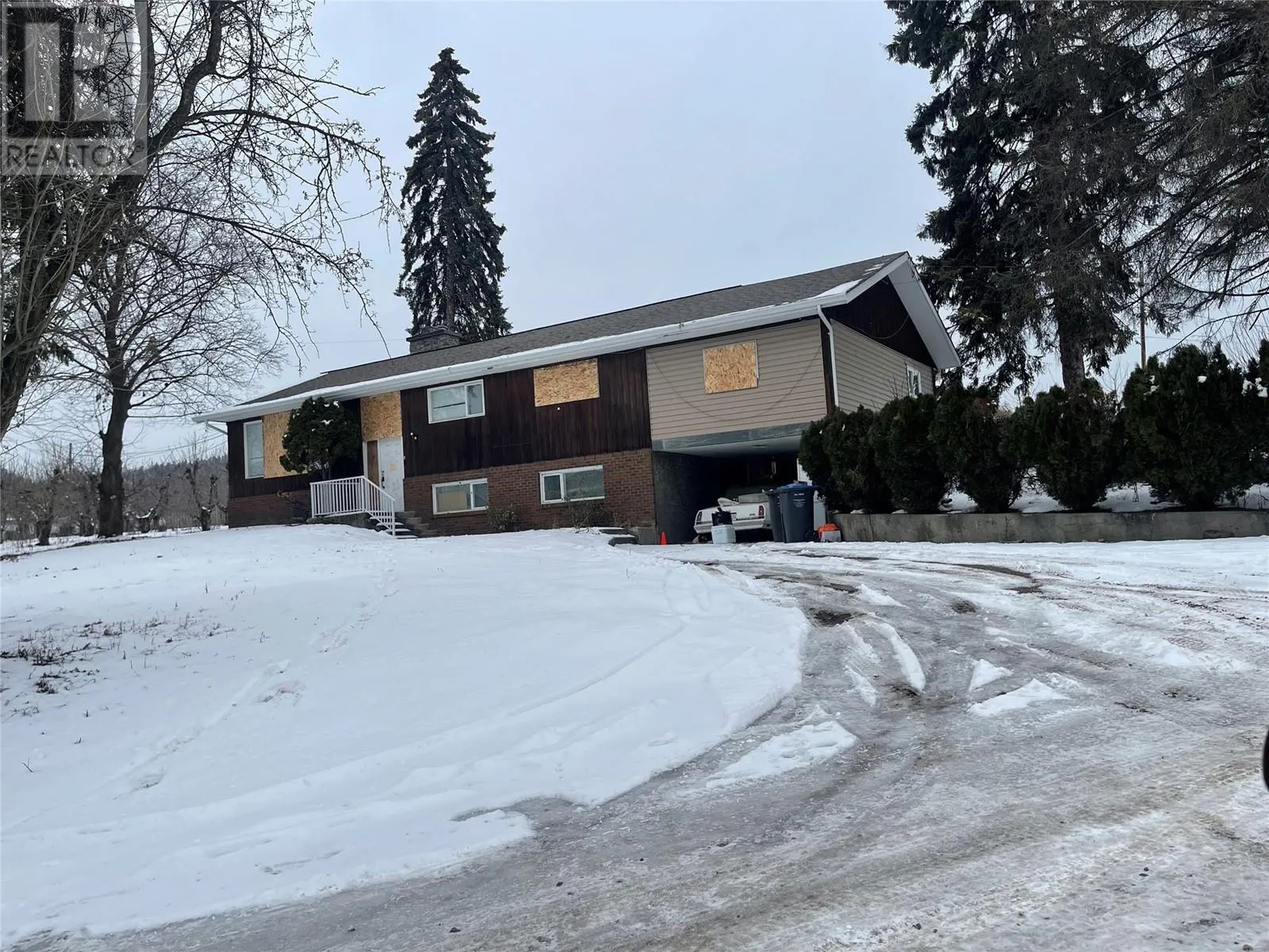 House for rent: 8774 Highway 97 Highway N, Lake Country, British Columbia V4V 1Z7