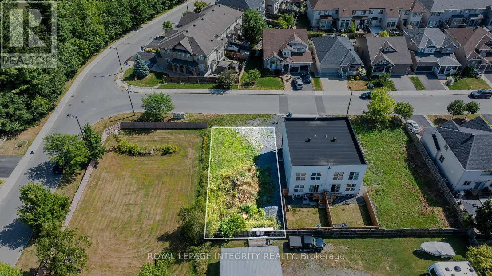 877a Contour Street, Ottawa, Ontario K1W 1G2