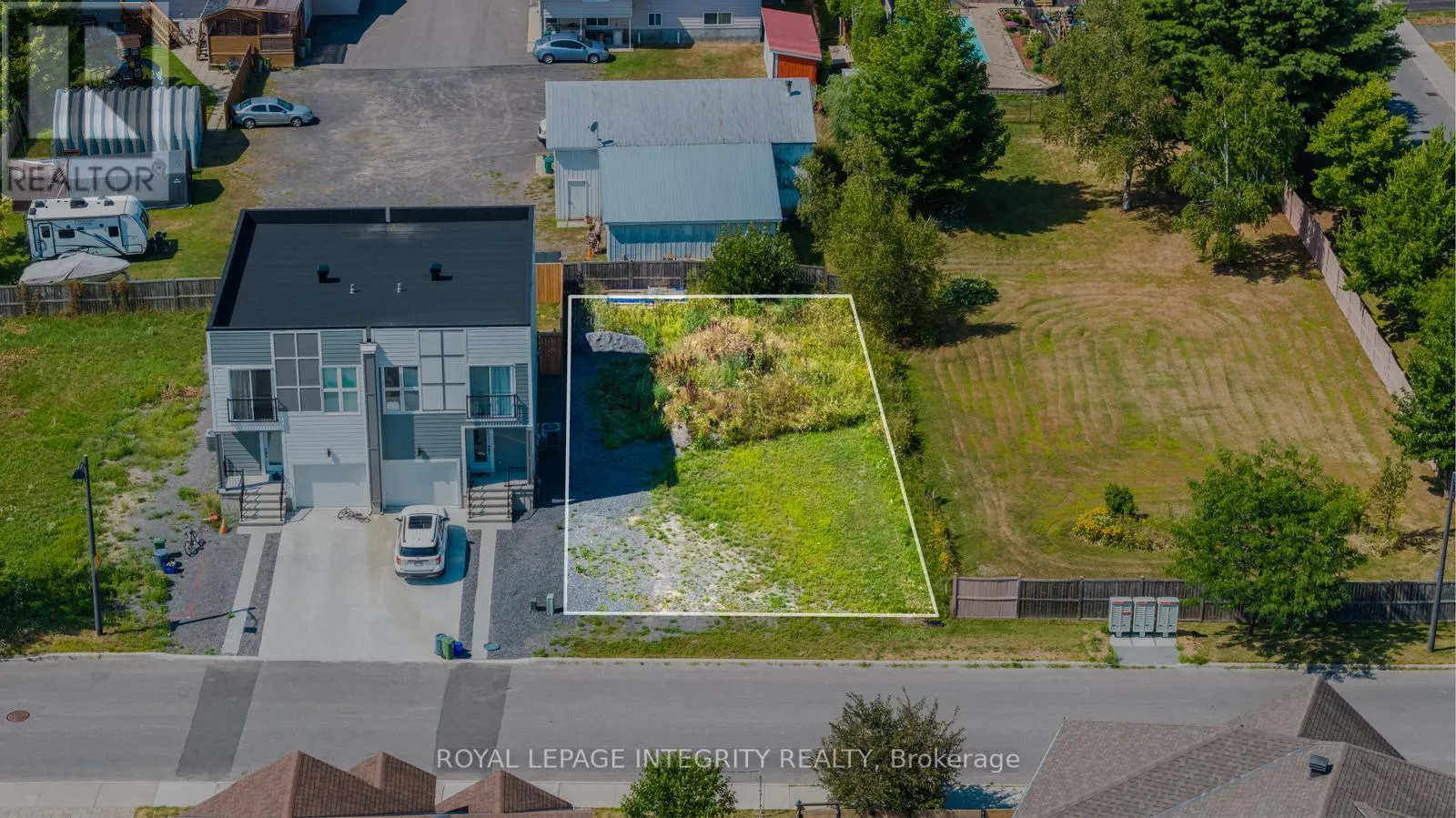 877b Contour Street, Ottawa, Ontario K1W 1G2