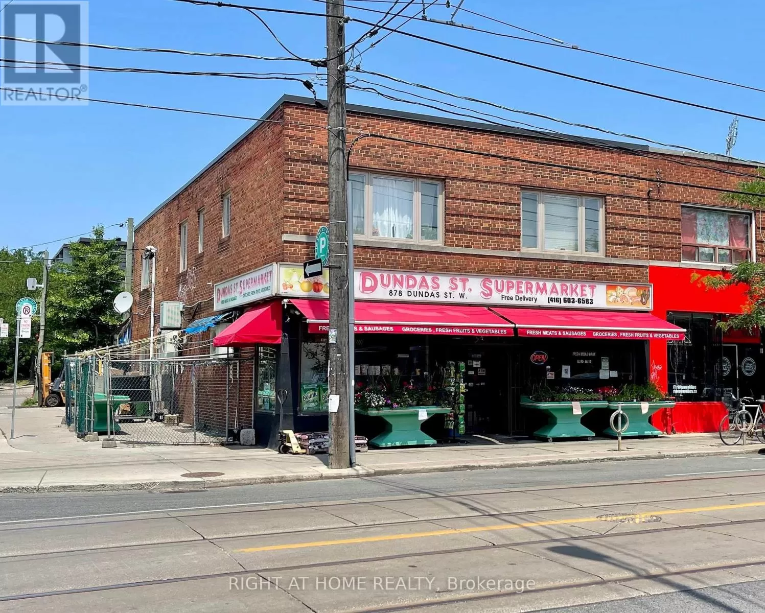 878 Dundas Street, Toronto, Ontario M6J 1V7