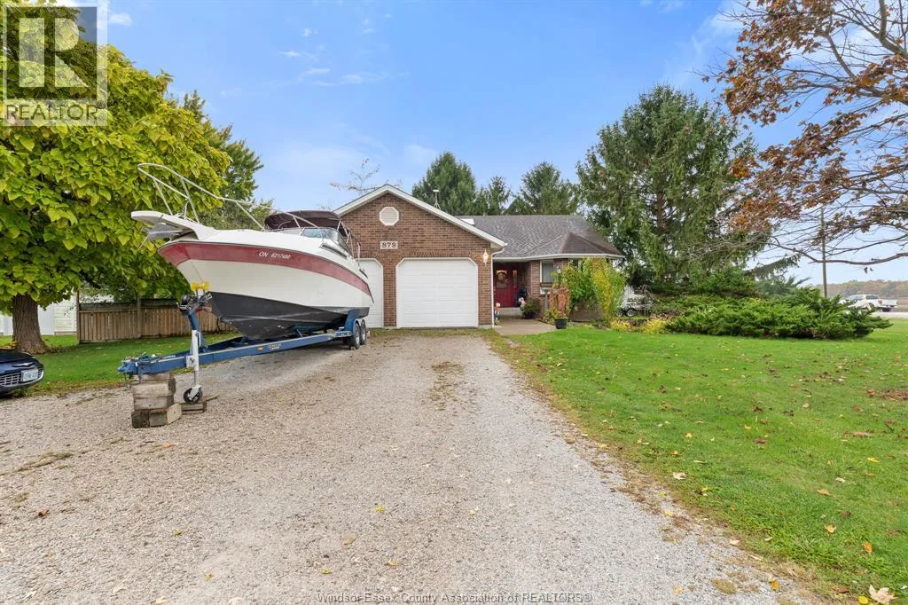 House for rent: 879 Road 2 W, Kingsville, Ontario N9Y 2E4