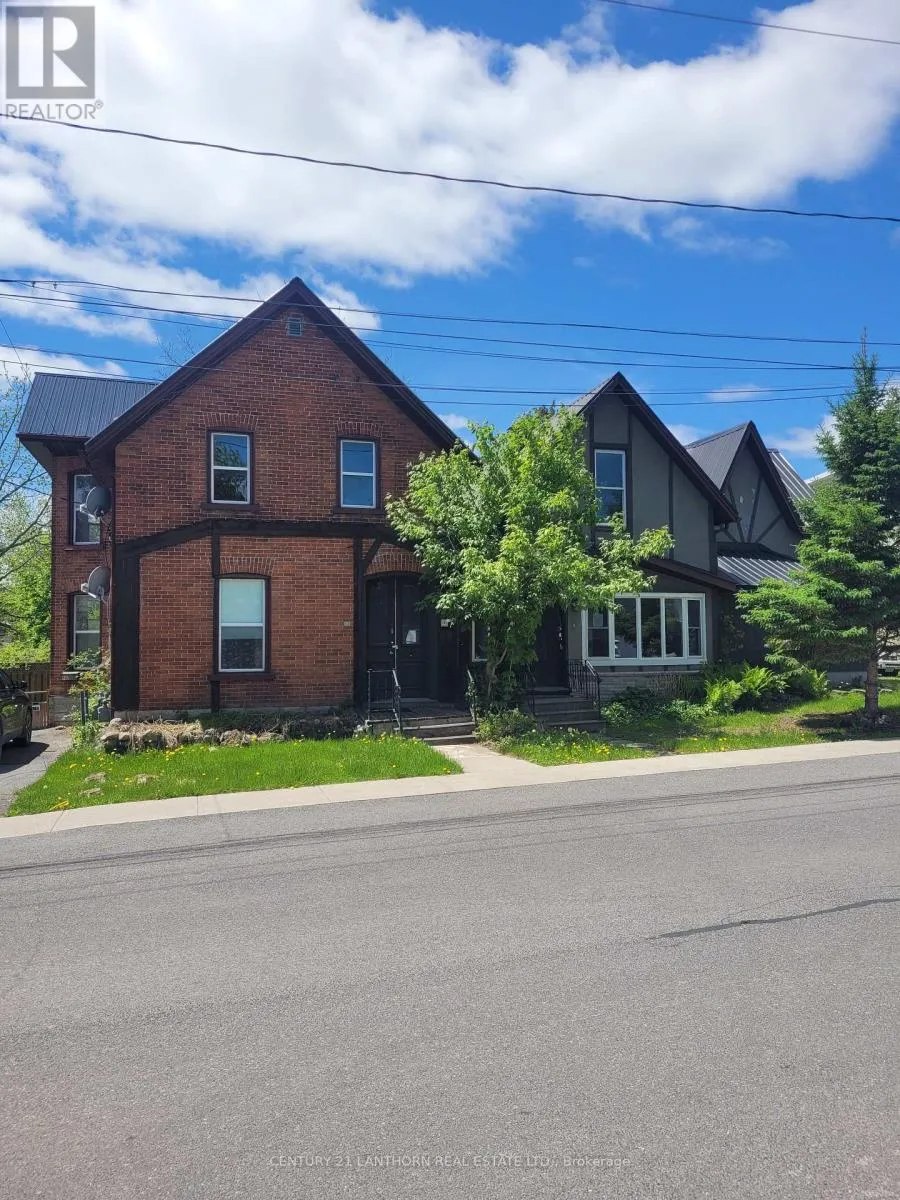Triplex for rent: 88 - 86 - 88 West Street S, Greater Napanee, Ontario K7R 2P2