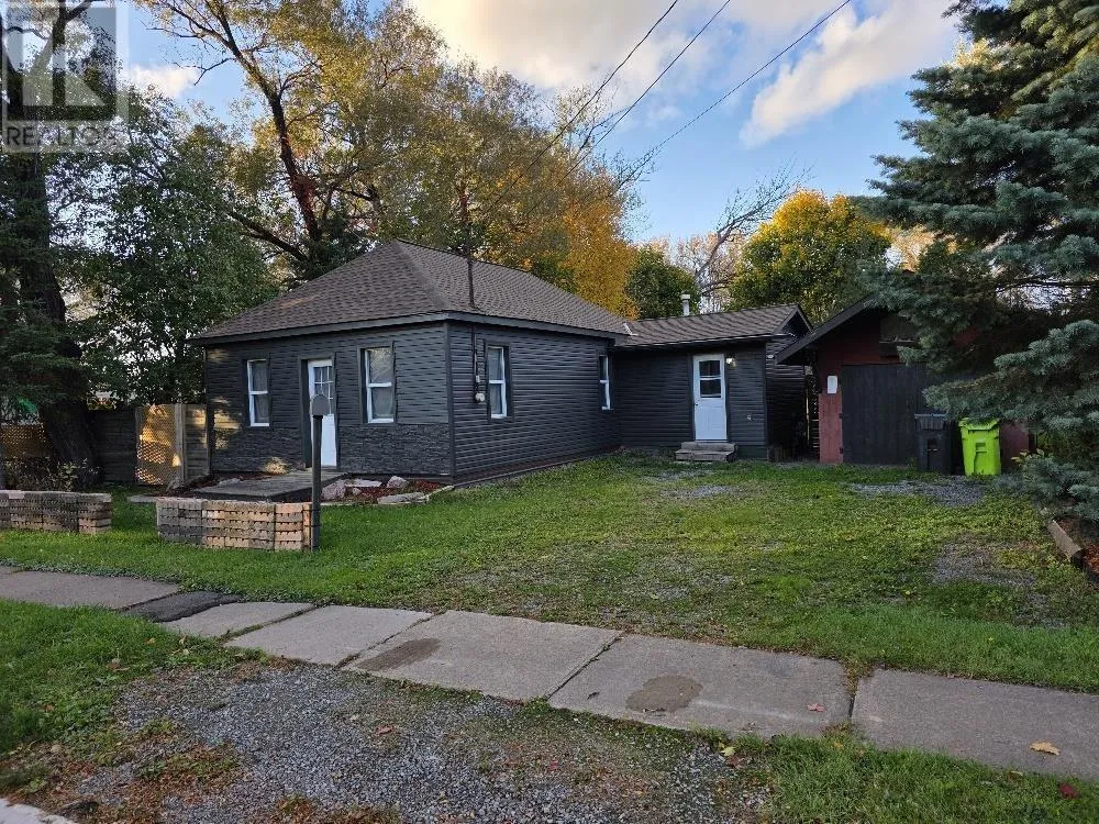 886 Bonney St, Sault Ste. Marie, Ontario P6C 1A8