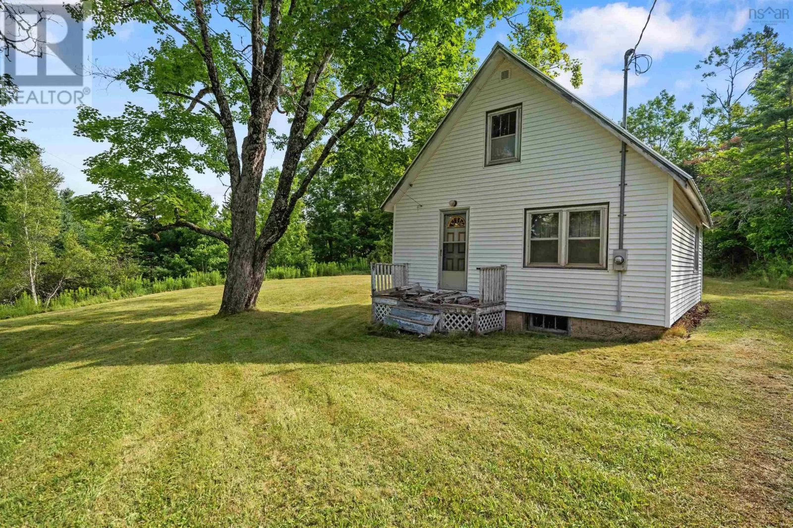 House for rent: 8860 Moose River Road, Lindsay Lake, Nova Scotia B0N 1X0