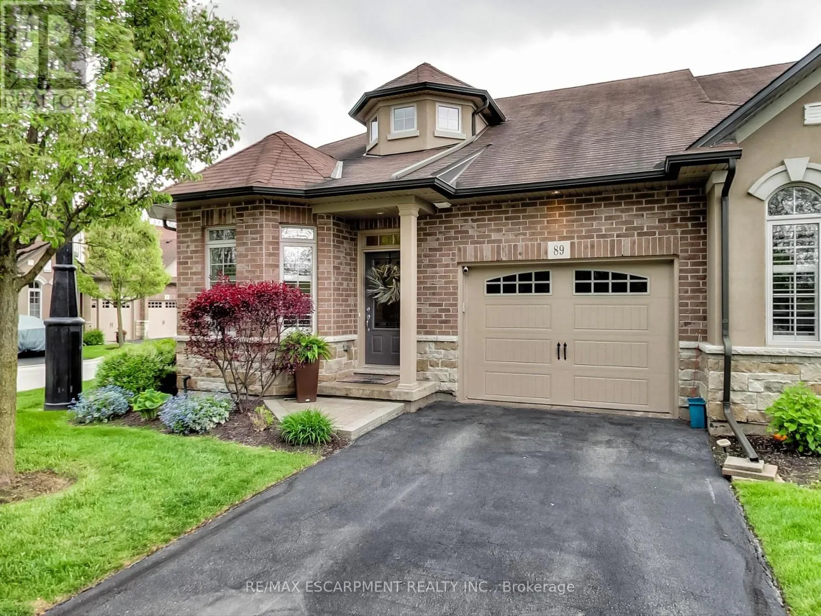89 Toulon Avenue, Hamilton, Ontario L9K 0E7