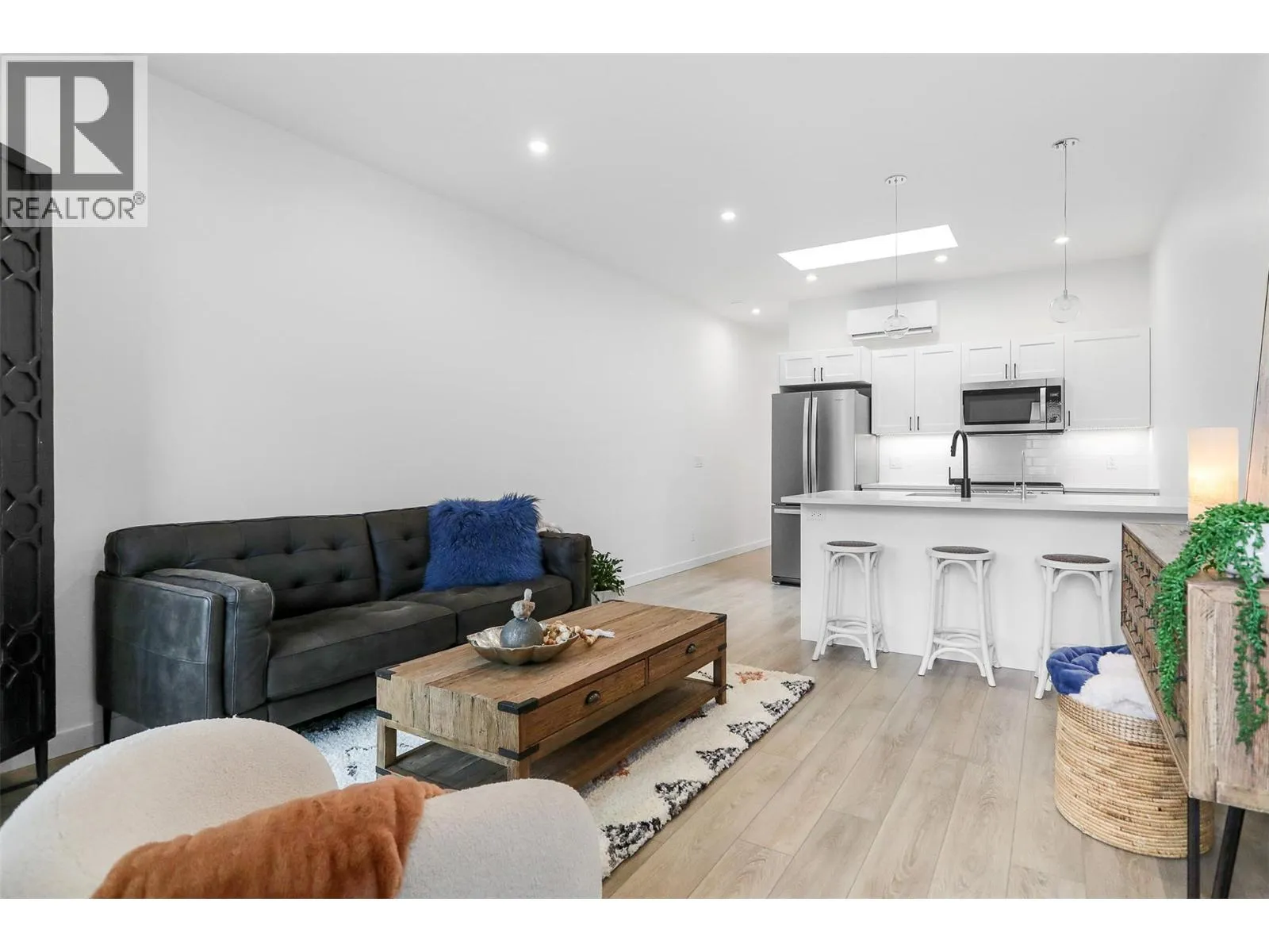 Manufactured Home for rent: 8900 Jim Bailey Road Unit# 219c, Kelowna, British Columbia V4V 1E5