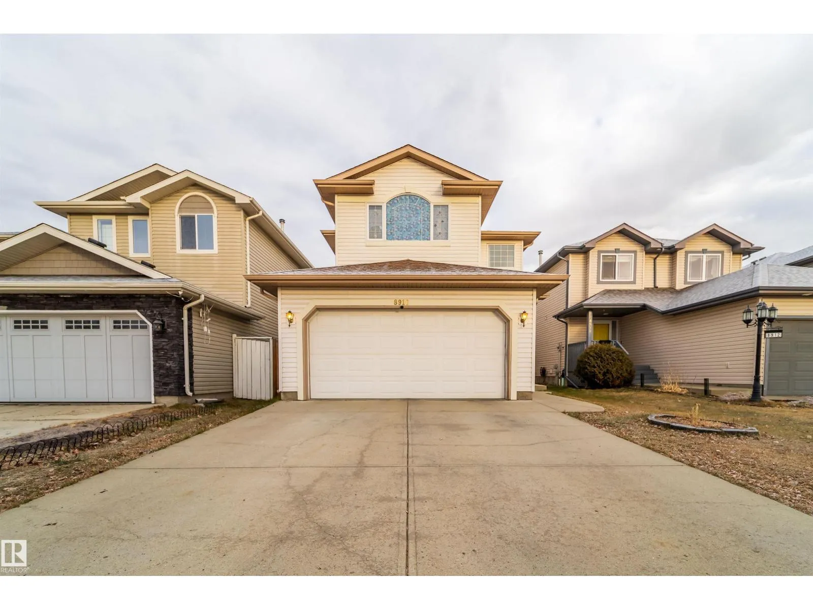 House for rent: 8916 175 Av Nw, Edmonton, Alberta T5Z 3X9