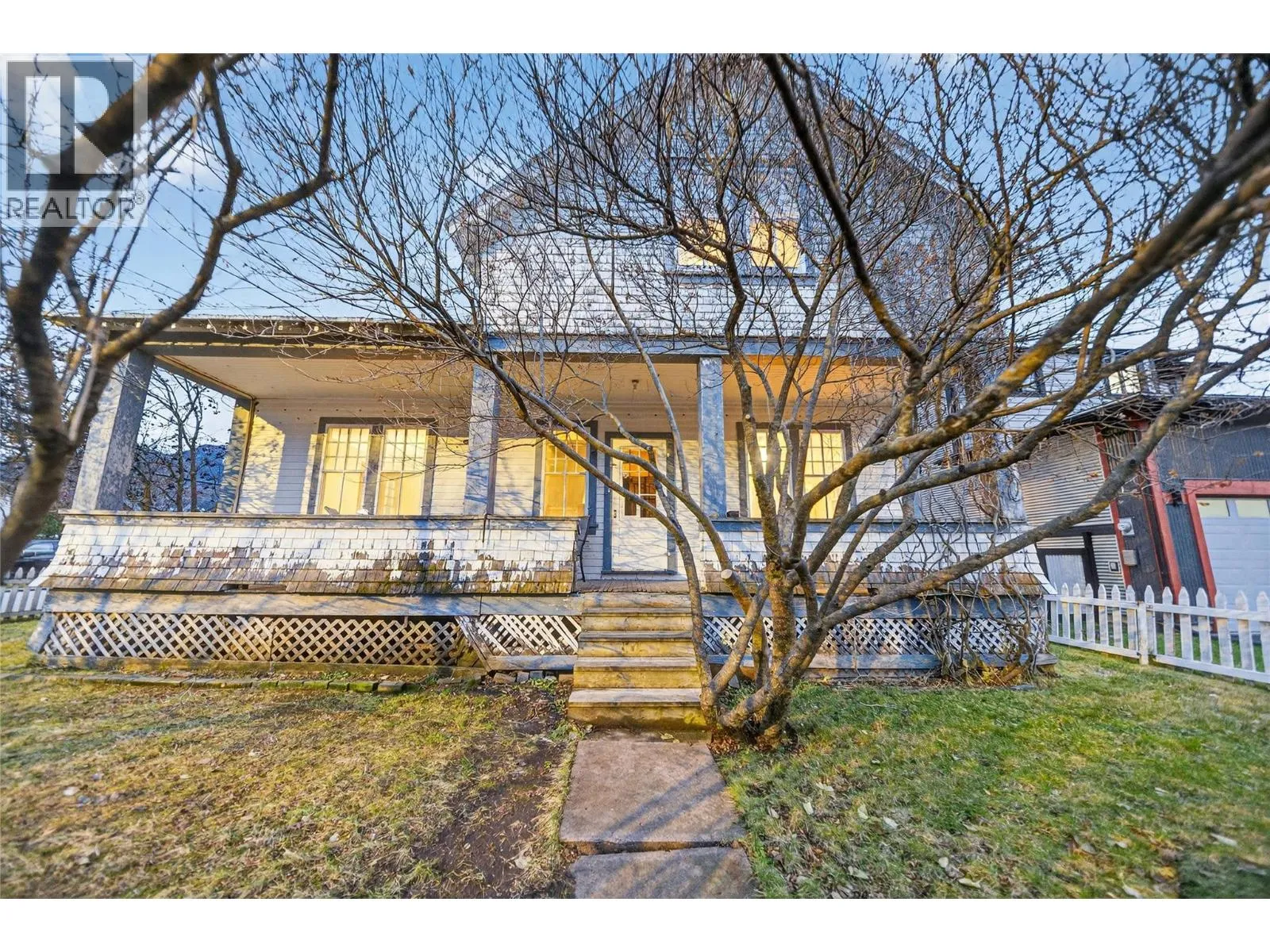 House for rent: 892 9th Avenue, Fernie, British Columbia V0B 1M5