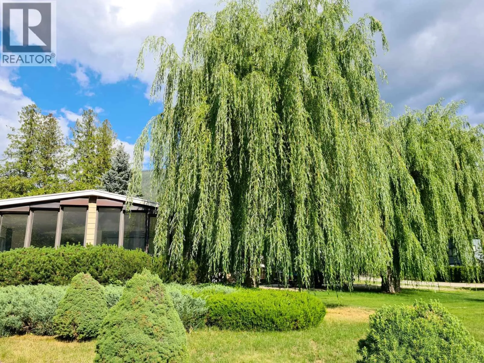 Manufactured Home for rent: 8936 Swanshore Road, Swansea Point, British Columbia V0E 2K2