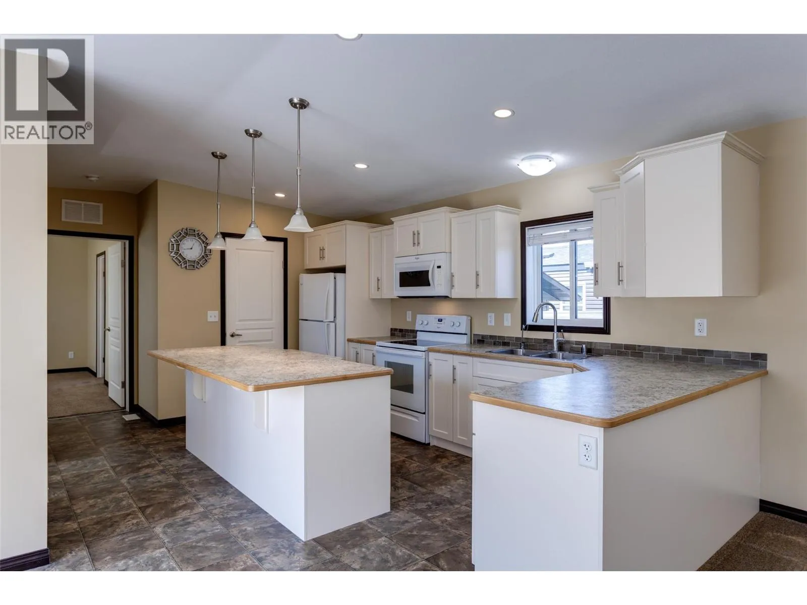 Manufactured Home for rent: 8945 Highway 97 N Unit# 60, Kelowna, British Columbia V4V 1E5