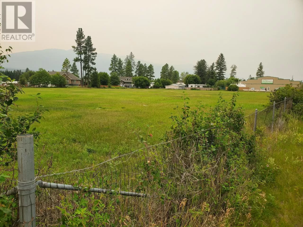 Other for rent: 8959 Arbuckle Street, Canal Flats, British Columbia V0B 1B0