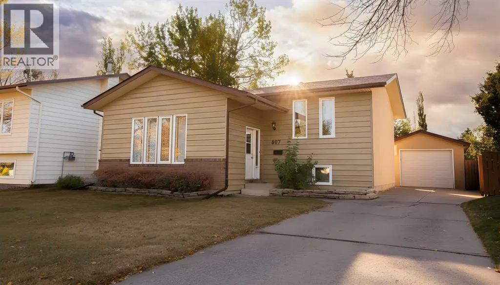 House for rent: 897 Red Crow Boulevard W, Lethbridge, Alberta T1K 5P5