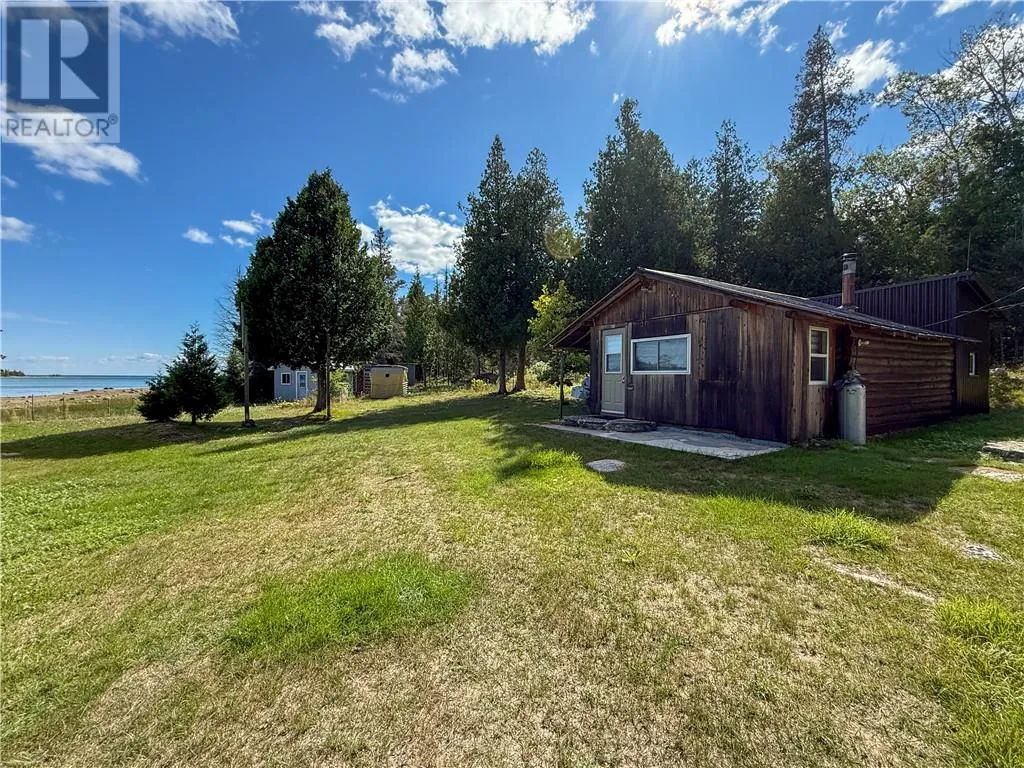 Recreational for rent: 897b Walkhouse Road, Silver Water, Manitoulin Island, Ontario P0P 1Z0