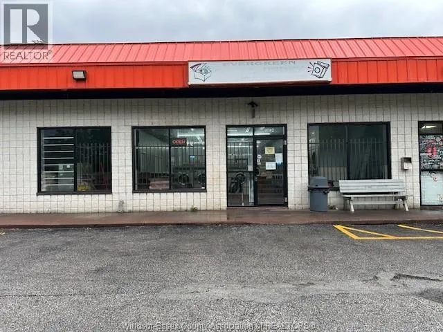 899 Grand Marais East, Windsor, Ontario N8X 3H9