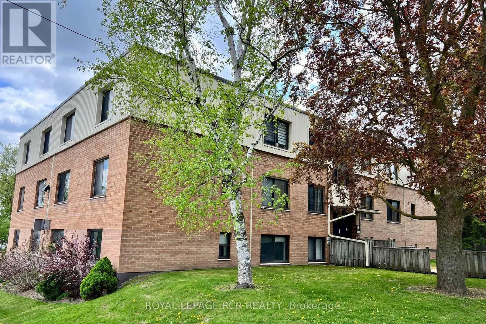 Apartment for rent: 9 - 136 Scanlon Avenue, Bradford West Gwillimbury, Ontario L3Z 1G6