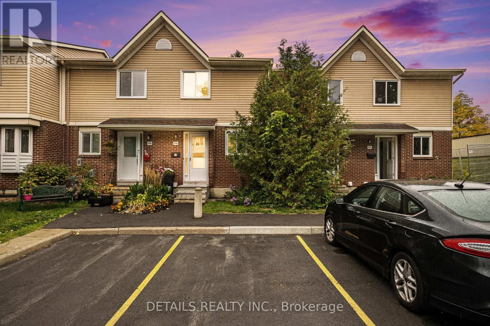 Row / Townhouse for rent: 9 - 144 Valley Stream, Unit D Drive, Ottawa, Ontario K2H 9C6