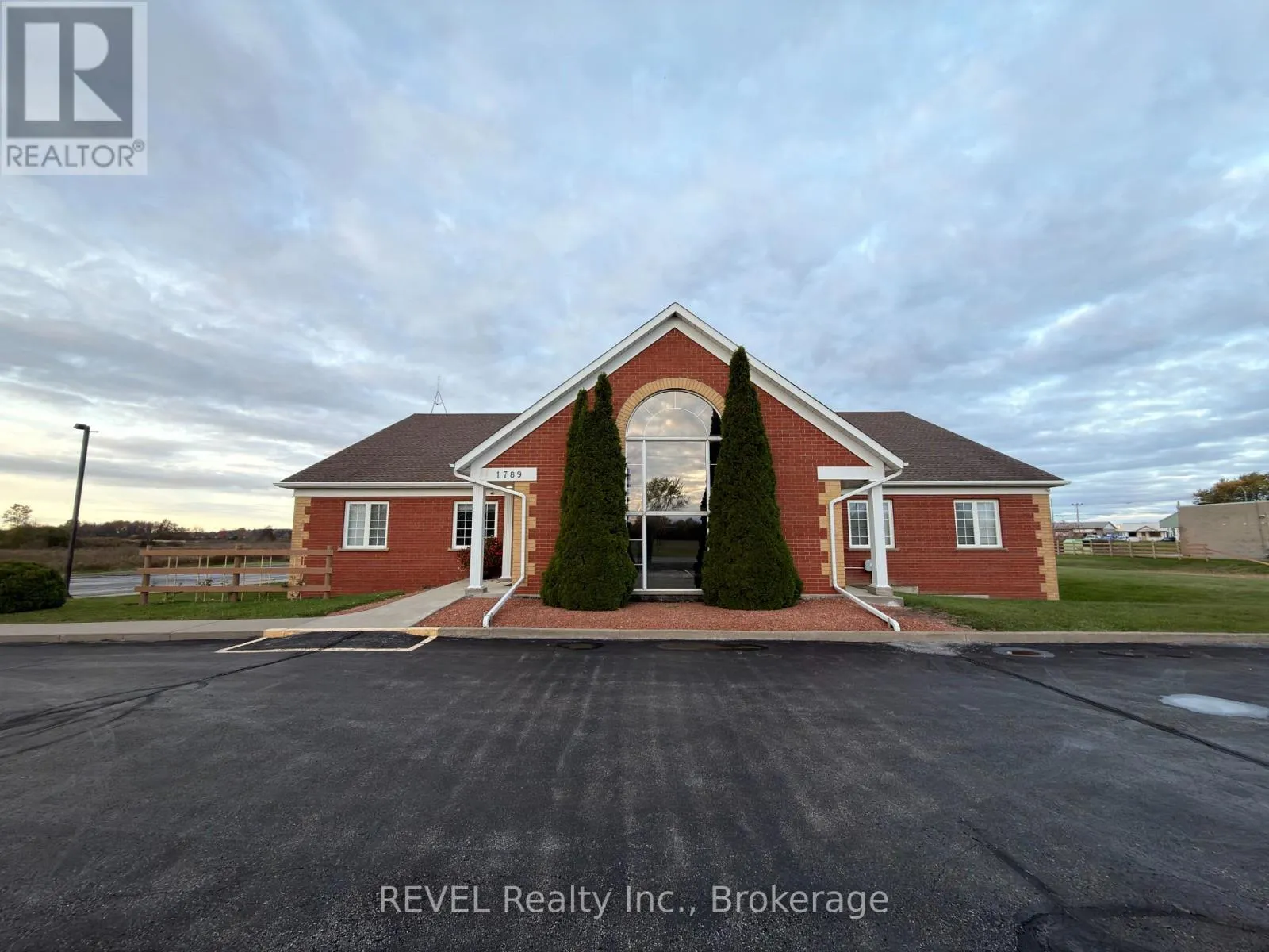 Offices for rent: 9 - 1789 Merrittville Highway, Thorold, Ontario L3B 5N5