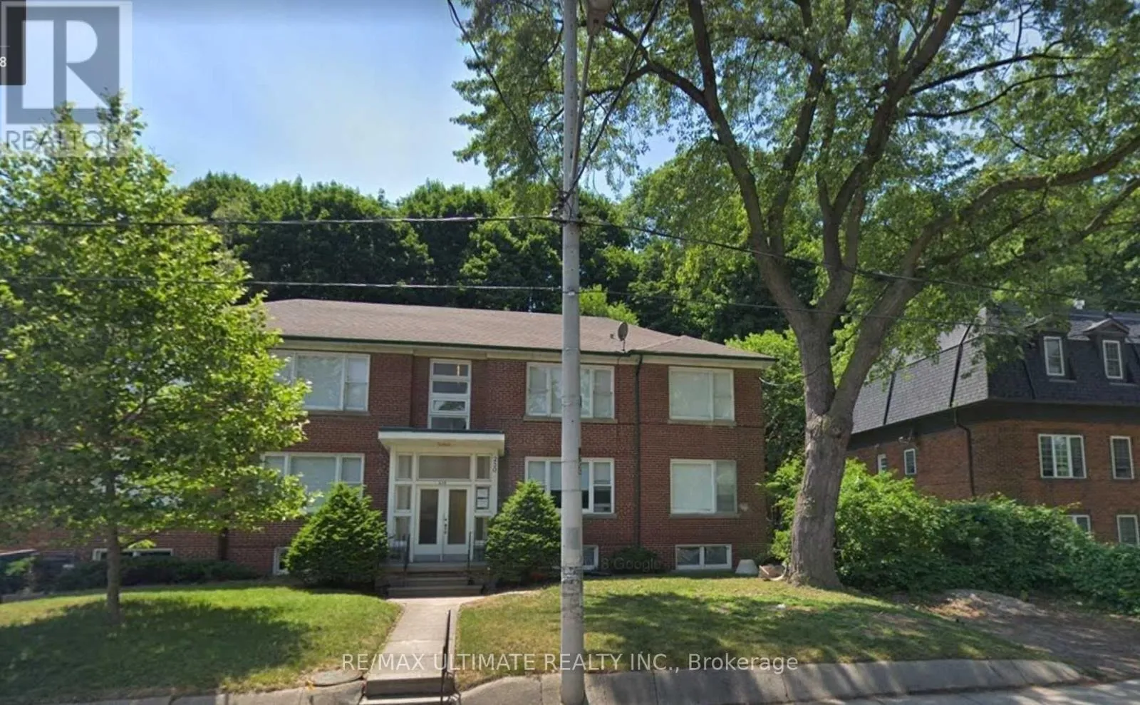 Other for rent: 9 - 230 South Kingsway, Toronto, Ontario M6S 3T9