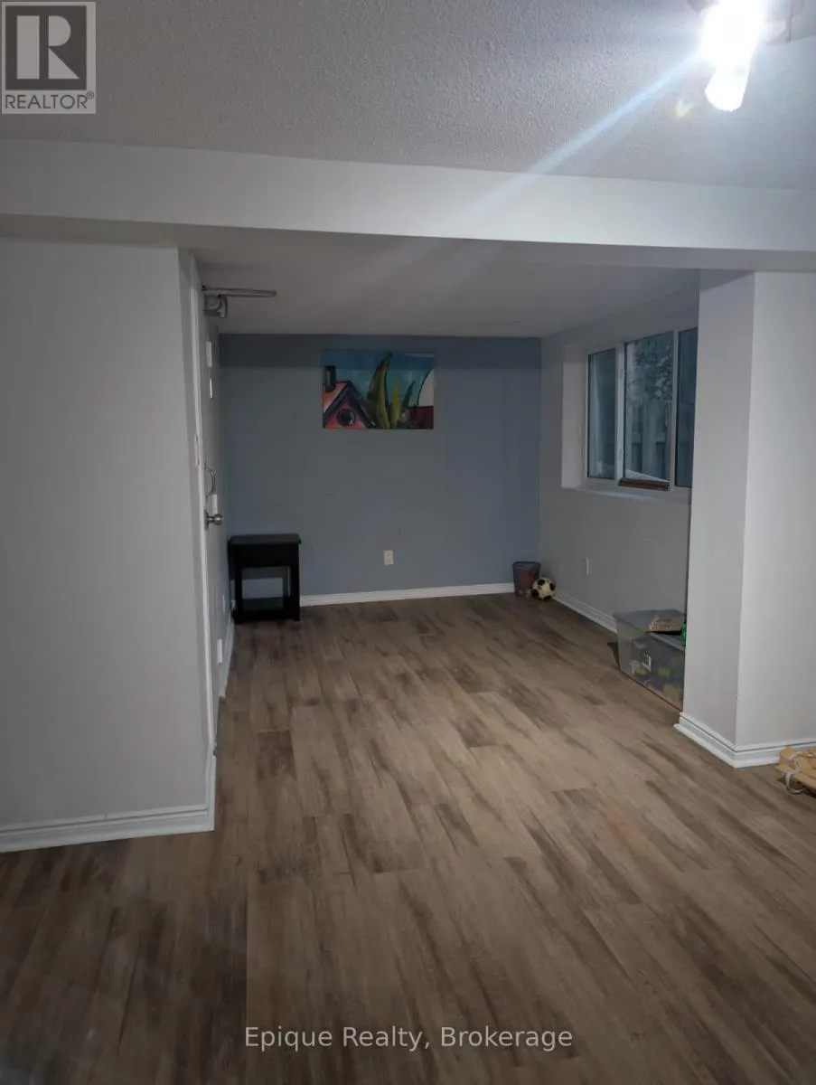 Row / Townhouse for rent: 9 - 30 Green Valley Drive, Kitchener, Ontario N2P 1G8