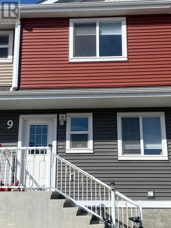 Row / Townhouse for rent: 9, 4716 College Avenue, Lacombe, Alberta T4L 0J5