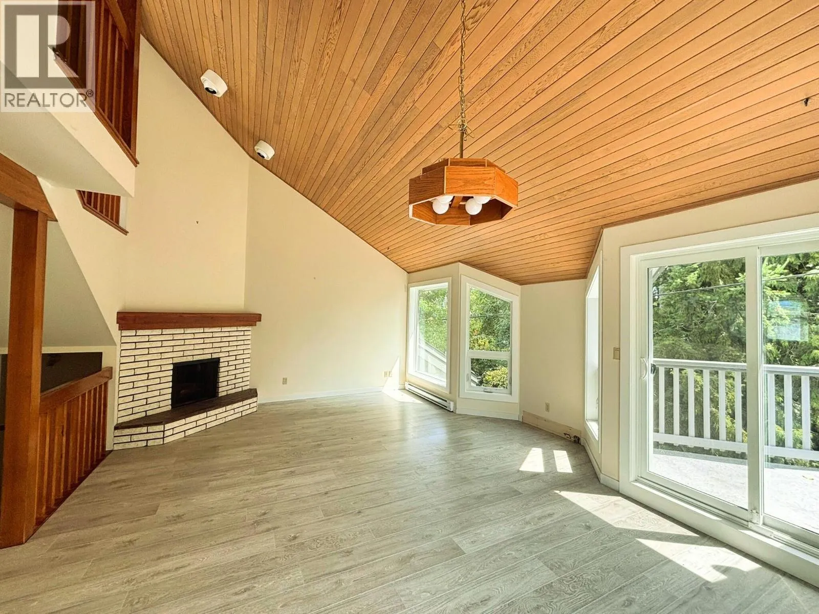 Row / Townhouse for rent: 9 5753 Wharf Avenue, Sechelt, British Columbia V7Z 0H5