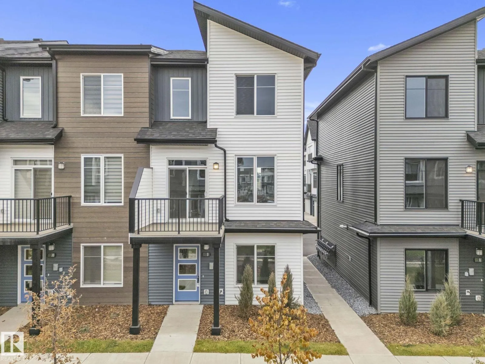 Row / Townhouse for rent: #9 6905 25 Av Sw, Edmonton, Alberta T6X 3B7