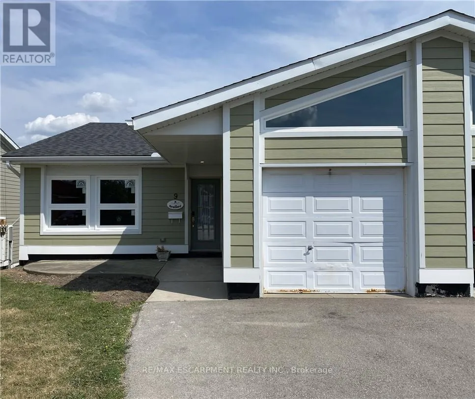 Row / Townhouse for rent: 9 Father Csilla Terrace, Hamilton, Ontario L9B 2L9