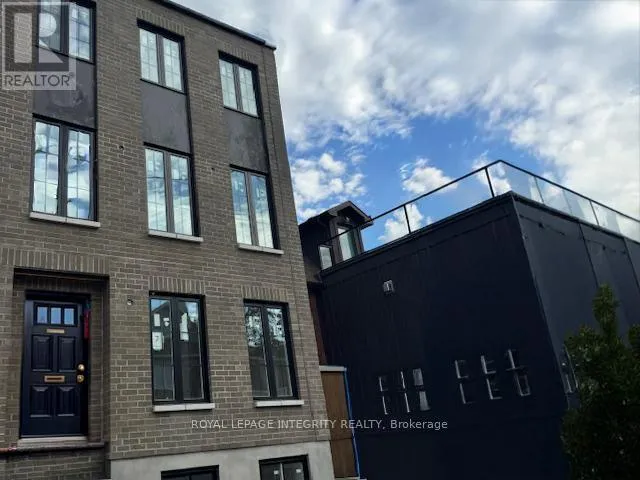 Duplex for rent: 9 Gwynne Avenue, Ottawa, Ontario K1Y 1X1