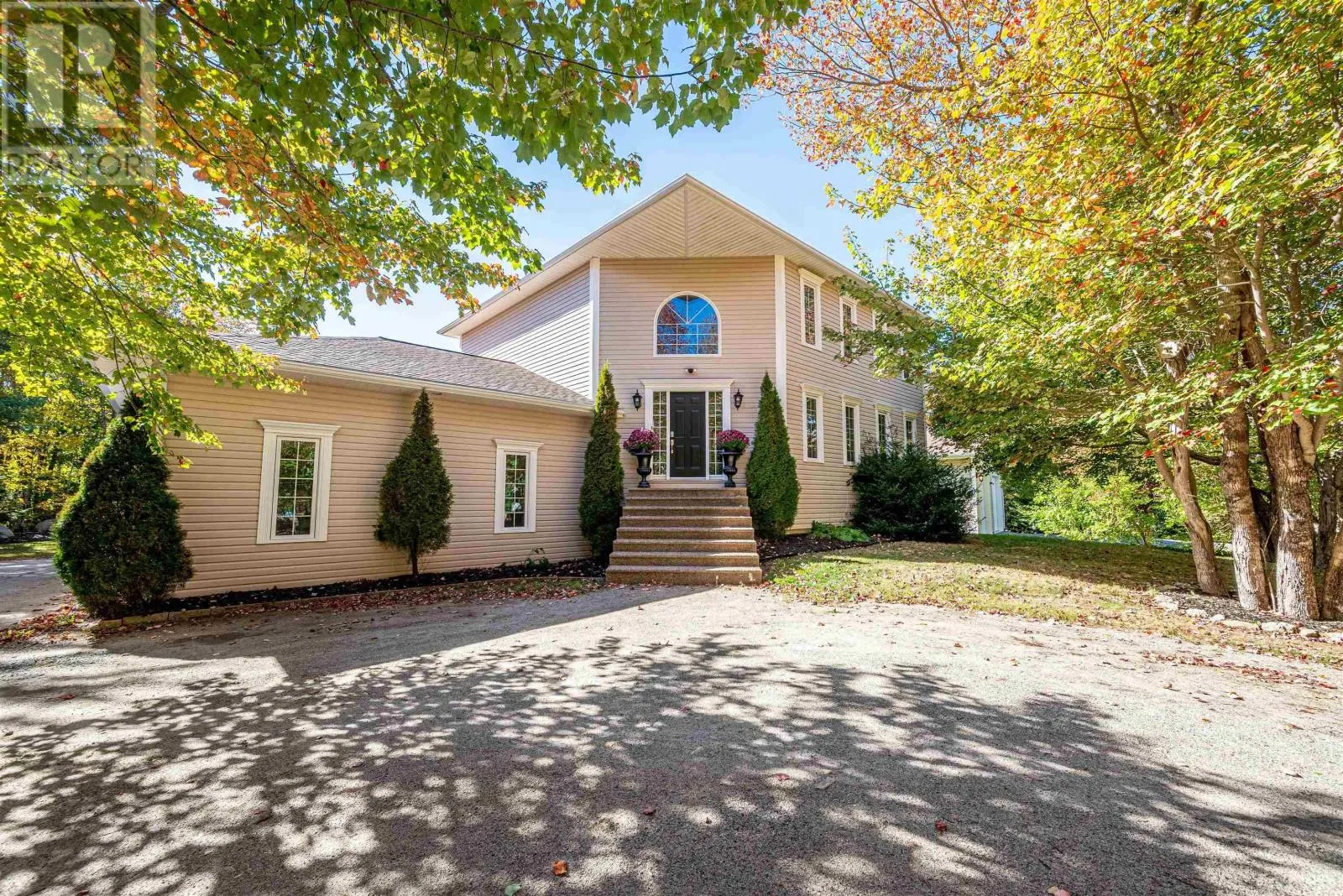 House for rent: 9 Haliburton Crescent, Stillwater Lake, Nova Scotia B3Z 1P1