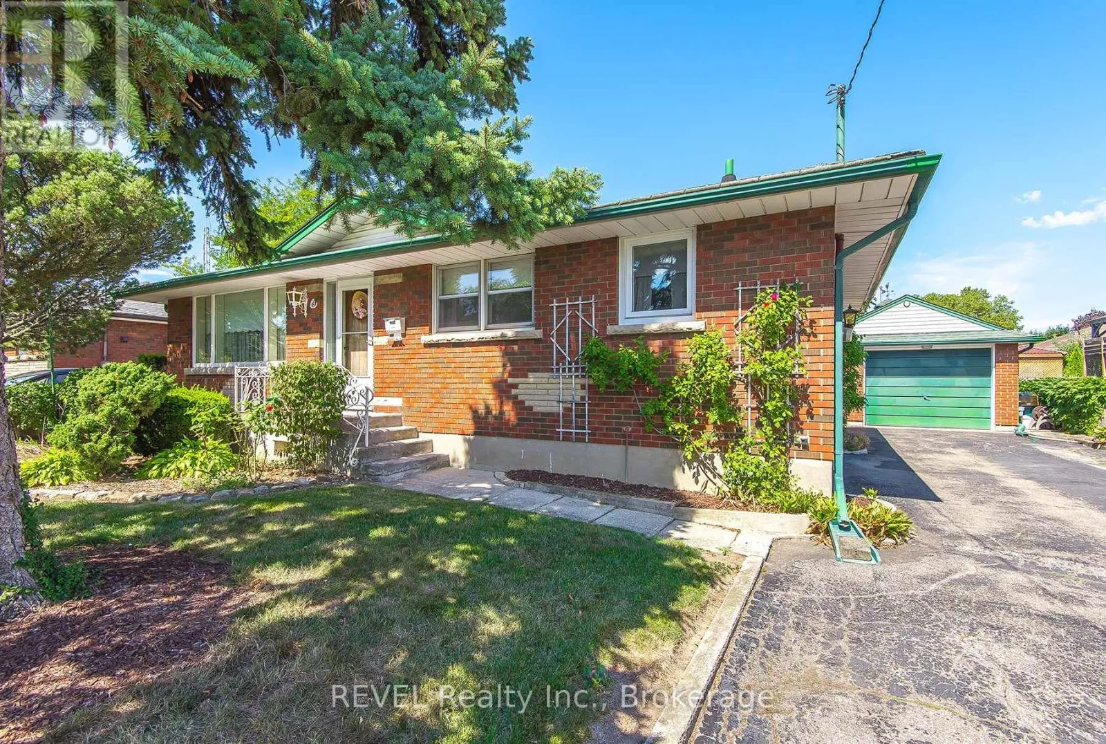 House for rent: 9 Hawthorne Avenue, St. Catharines, Ontario L2M 6A8