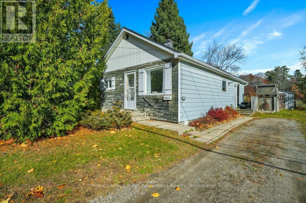 House for rent: 9 Hillcrest Avenue, Parry Sound, Ontario P2A 1L5