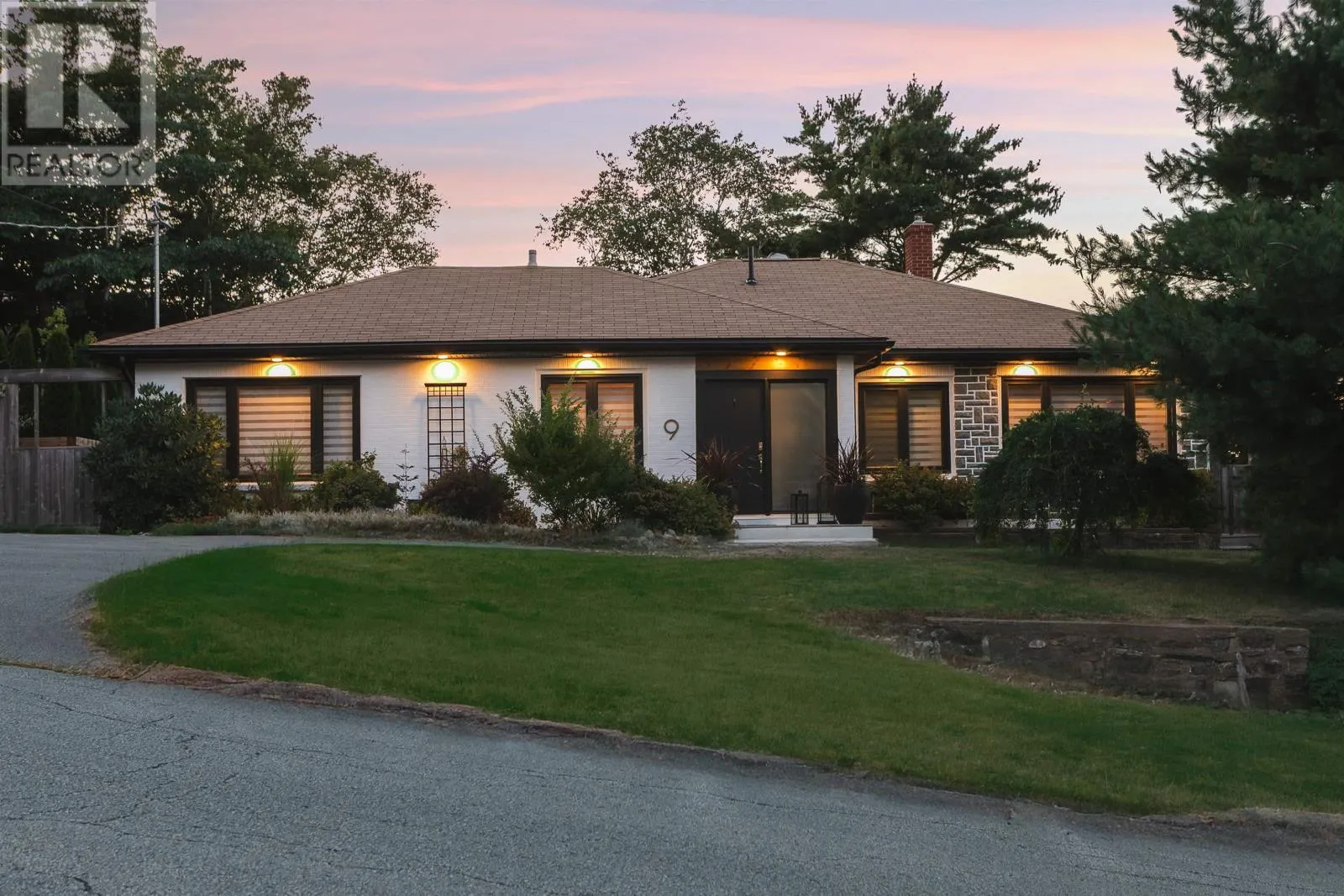 House for rent: 9 Lynwood Drive, Halifax, Nova Scotia B3M 1Y8