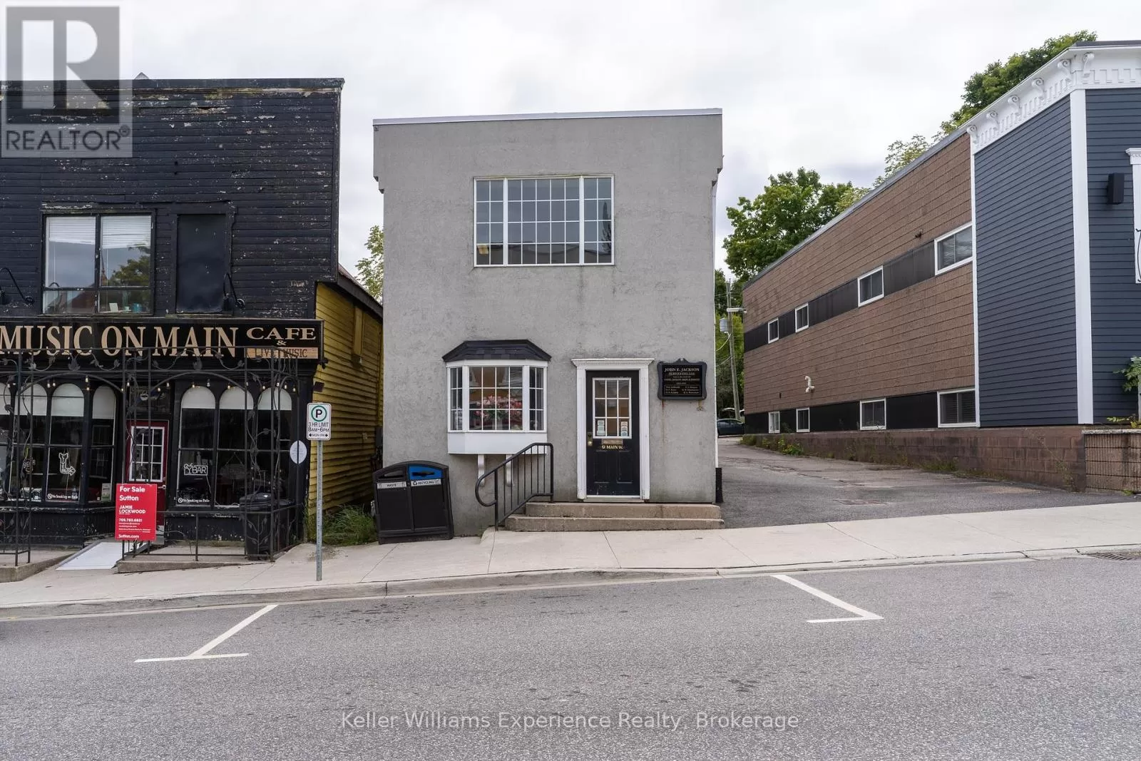 Offices for rent: 9 Main Street W, Huntsville, Ontario P1H 2C5