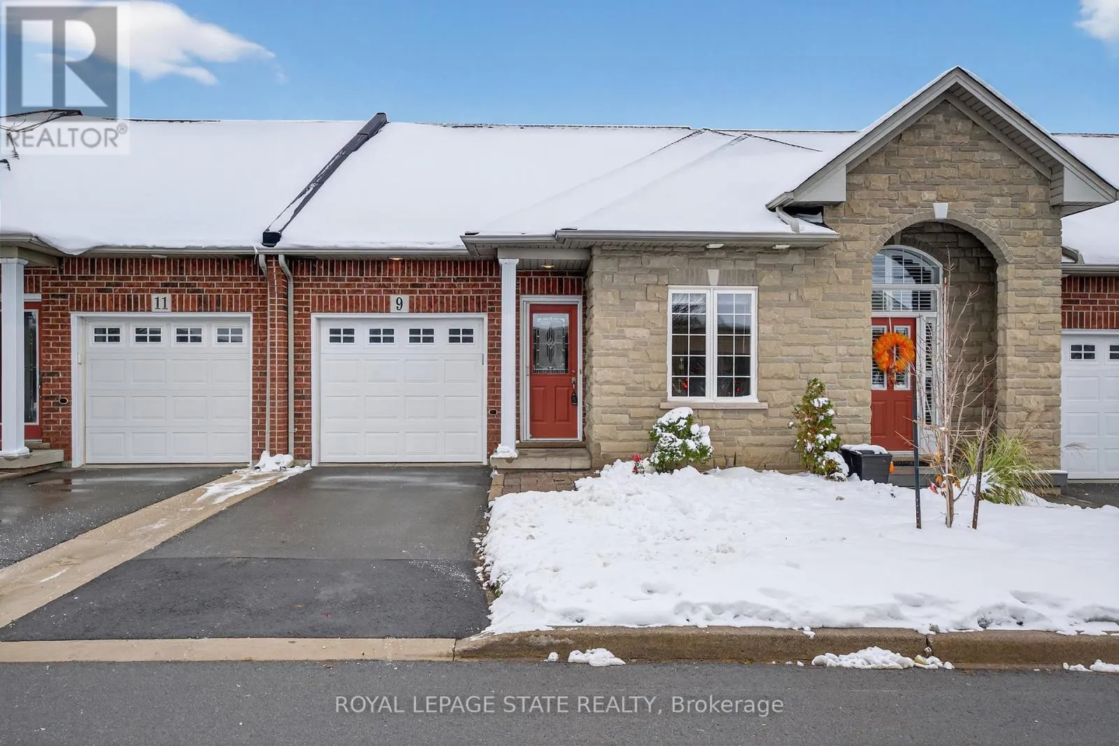 Row / Townhouse for rent: 9 Manitoulin Trail, Hamilton, Ontario L9B 2X8