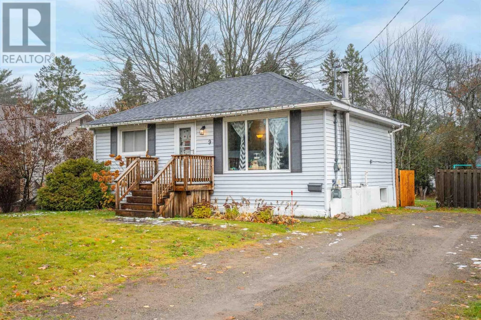 9 Market St, Sault Ste. Marie, Ontario P6A 4S9