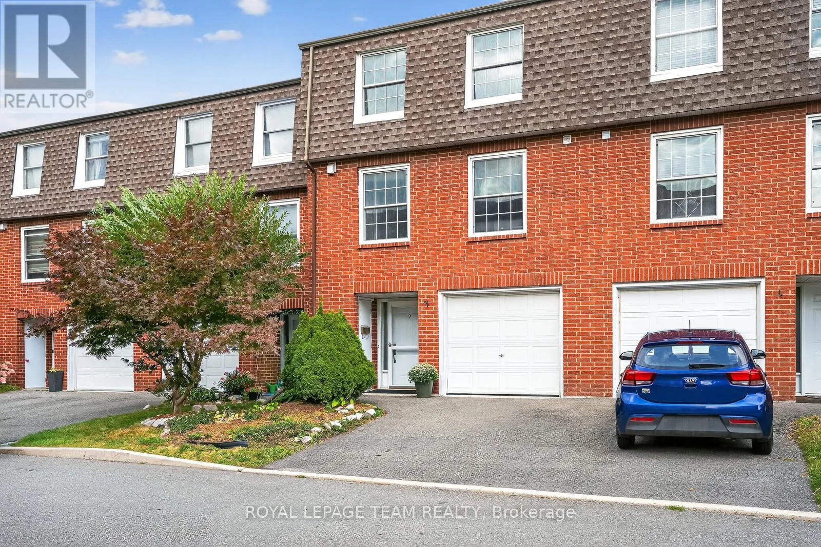 Row / Townhouse for rent: 9 Moorside Private, Ottawa, Ontario K2C 3P4