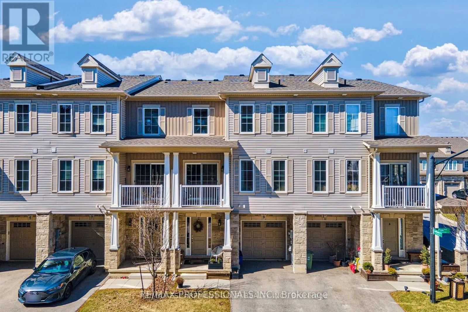 Row / Townhouse for rent: 9 Pipe Avenue, Hamilton, Ontario L9K 0J9