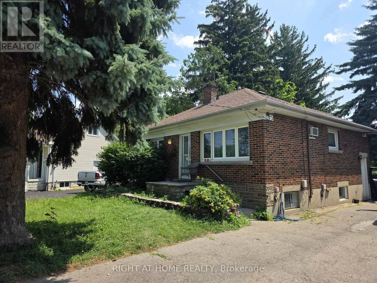House for rent: 9 Rogers Road, Brampton, Ontario L6X 1L7
