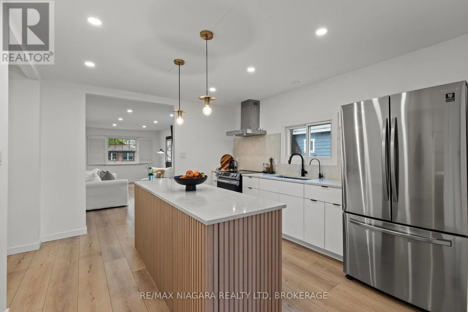 House for rent: 9 Shelley Avenue, St. Catharines, Ontario L2N 5L4