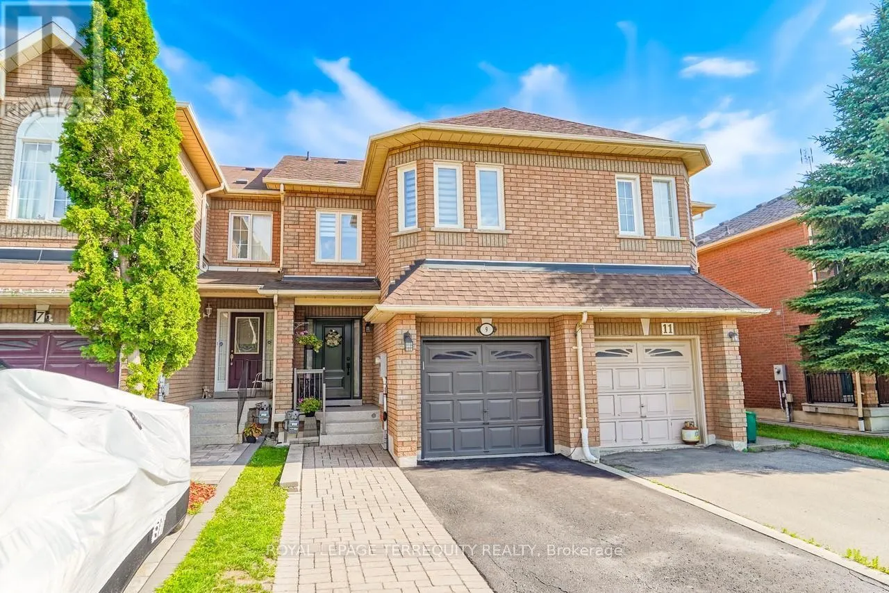 Row / Townhouse for rent: 9 Stonebriar Drive, Vaughan, Ontario L6A 2N5