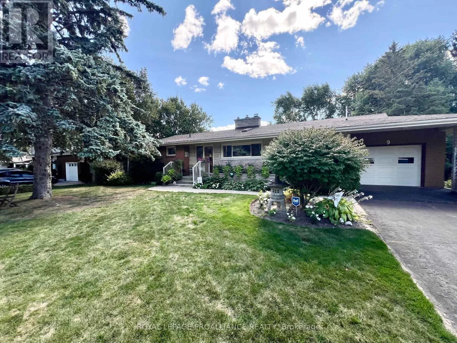 House for rent: 9 Sunset Drive, Belleville, Ontario K8N 1Y4