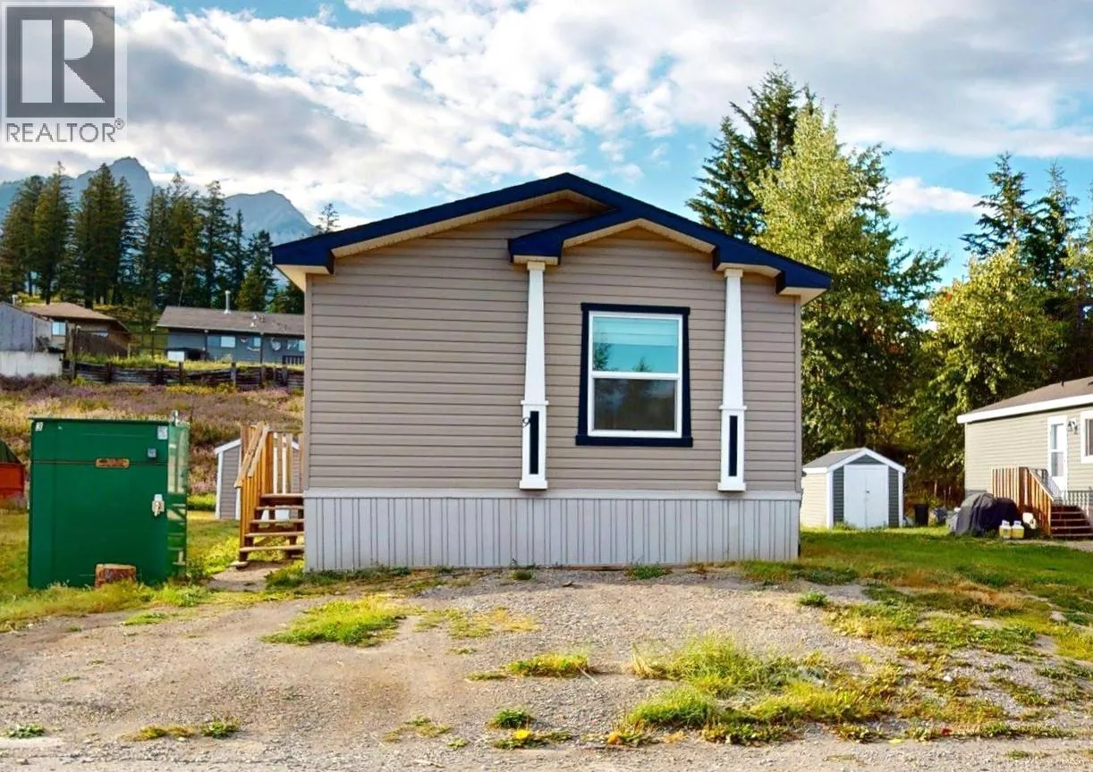 Manufactured Home for rent: 9 Wilderness Heights Drive, Elkford, British Columbia V0B 1H0