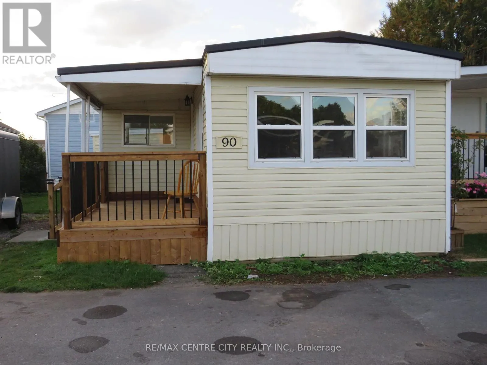 Mobile Home for rent: 90 - 2189 Dundas Street E, London East, Ontario N5V 1H3