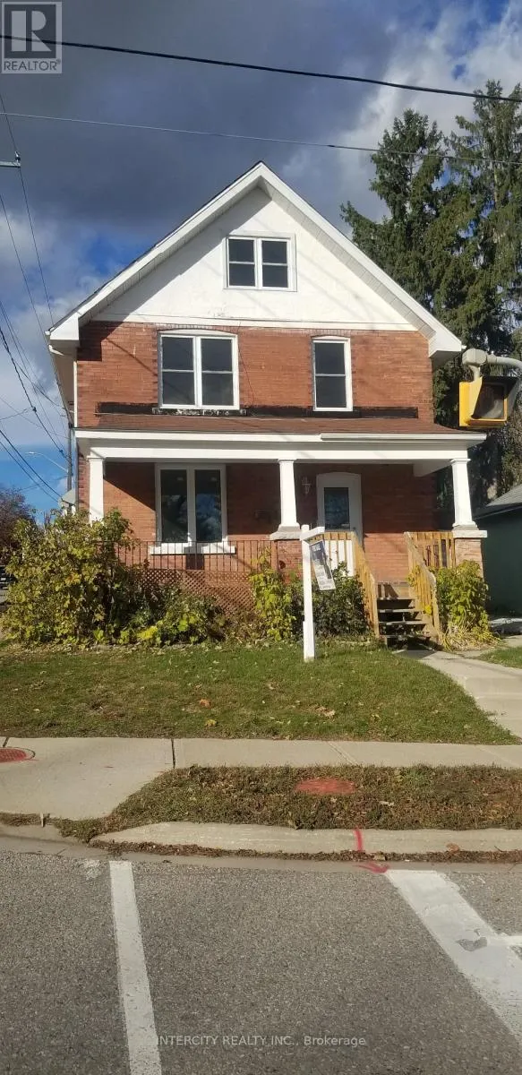 Duplex for rent: 90 Coldwater Road W, Orillia, Ontario L3V 5L5