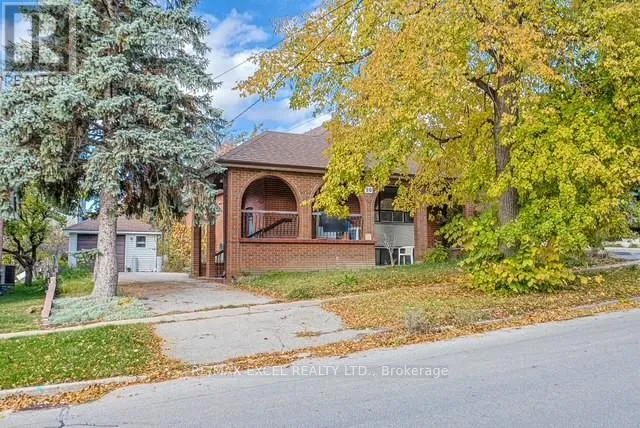 House for rent: 90 Flamborough Drive E, Toronto, Ontario M6M 2R7