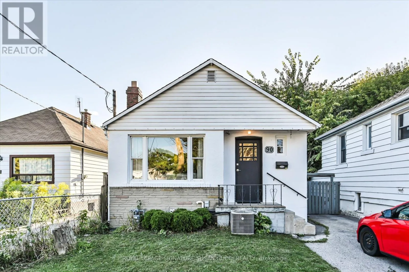 House for rent: 90 Meighen Avenue, Toronto, Ontario M4B 2H7